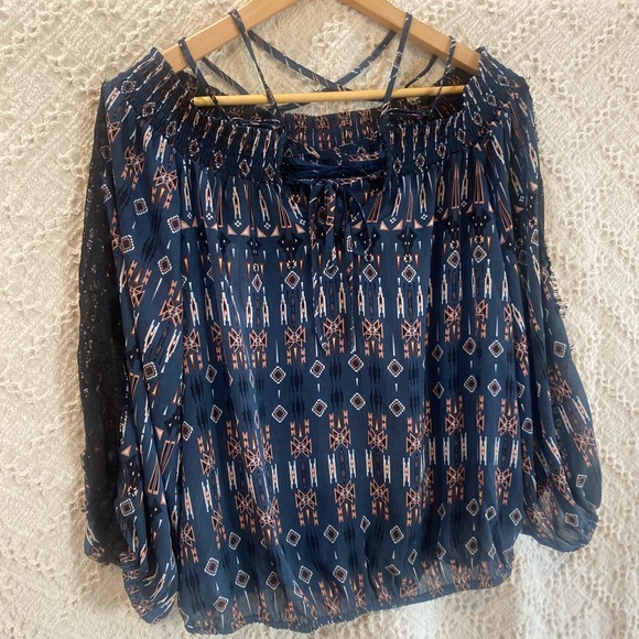 Jessica Simpson sheer Boho long sleeve top. Large. NWT. - Picture 6 of 12